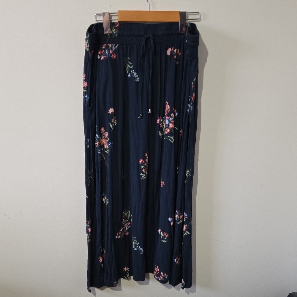 Ladies In Every Story X Skirt
